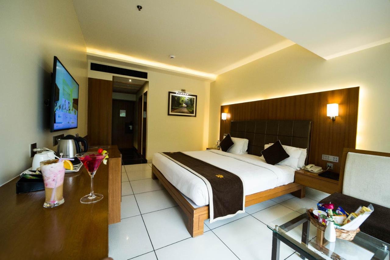 The Gold Beach Resort Daman Eksteriør billede