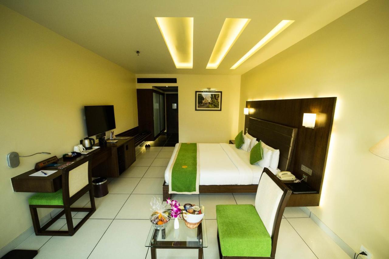 The Gold Beach Resort Daman Eksteriør billede